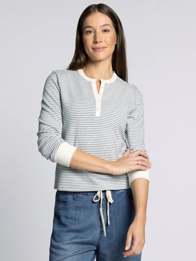 Aeris Top in Navy
