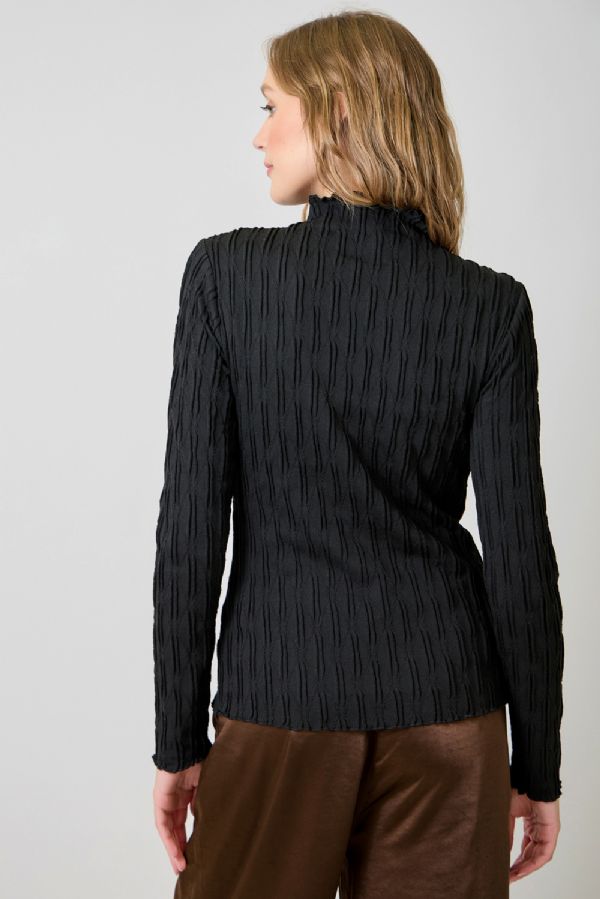 Lettuce Edge Texture Knit Top in Black